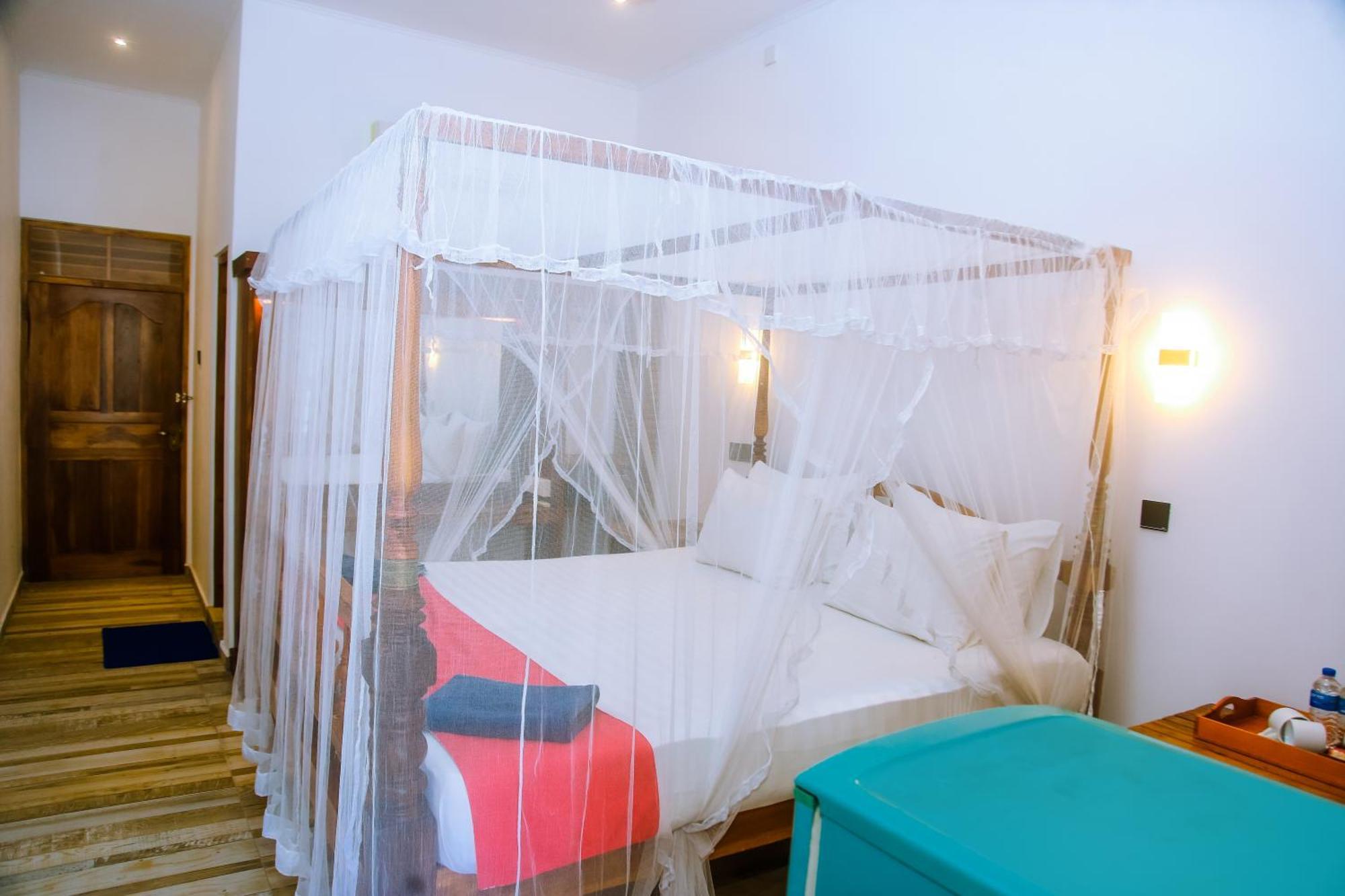 Surf Sea Breeze Hotel มิริสซา ภายนอก รูปภาพ