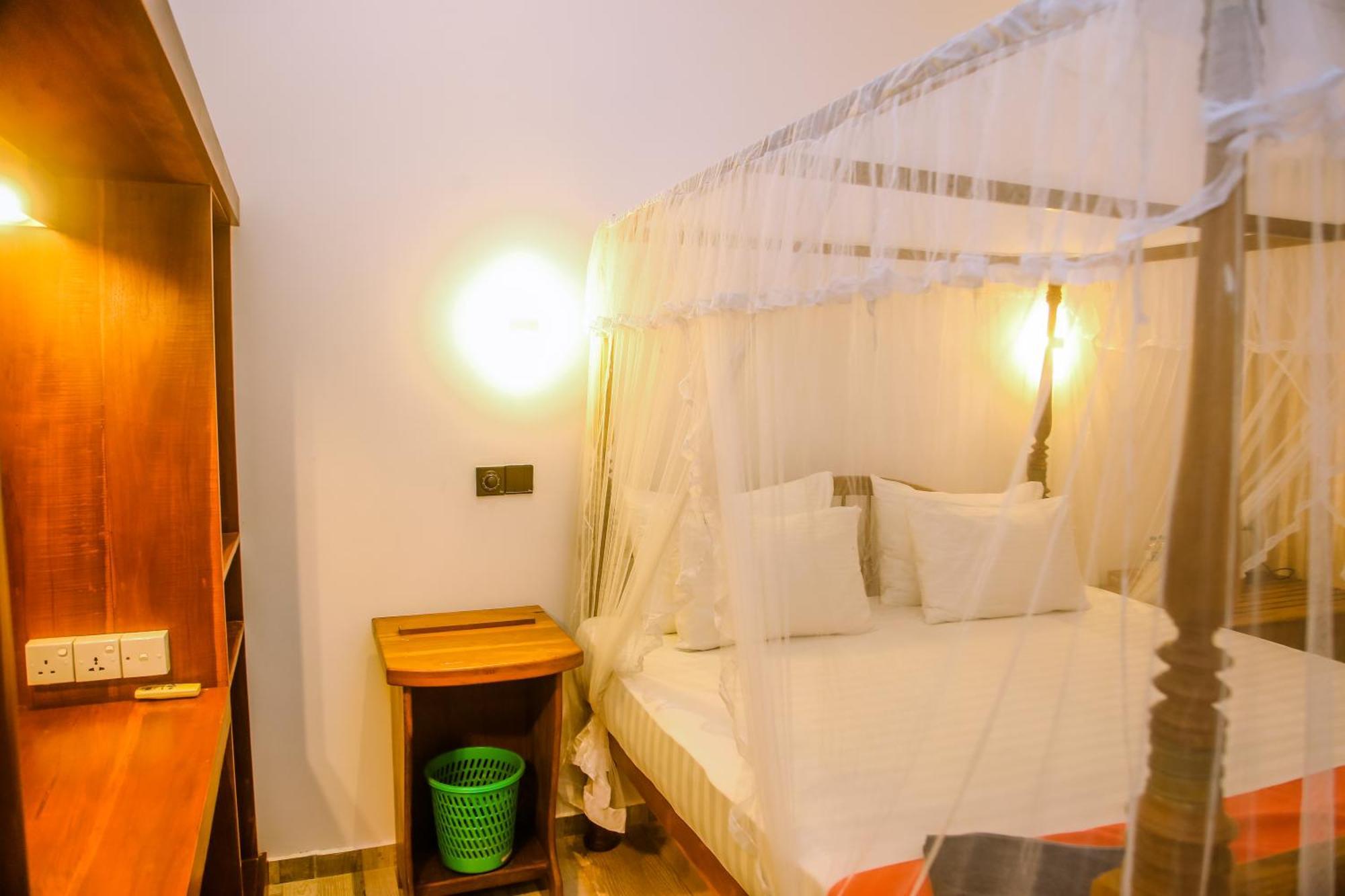 Surf Sea Breeze Hotel มิริสซา ภายนอก รูปภาพ